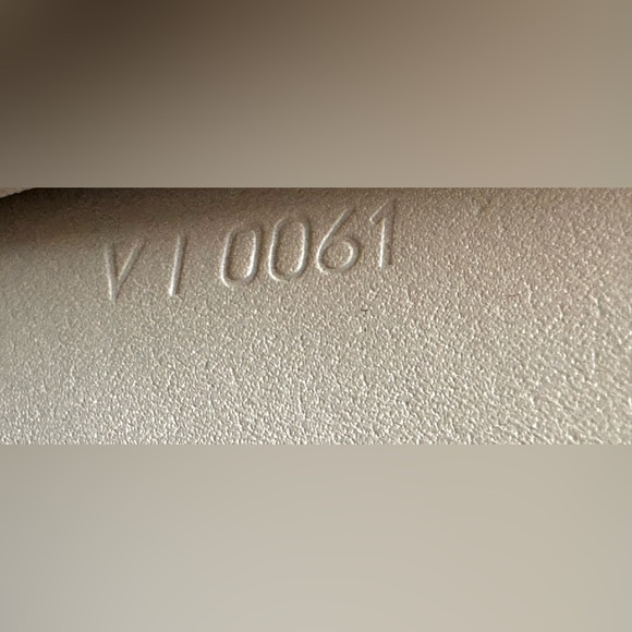 LOUIS VUITTON Vernis Lexington Monorgram Pochette - Picture 12 of 13